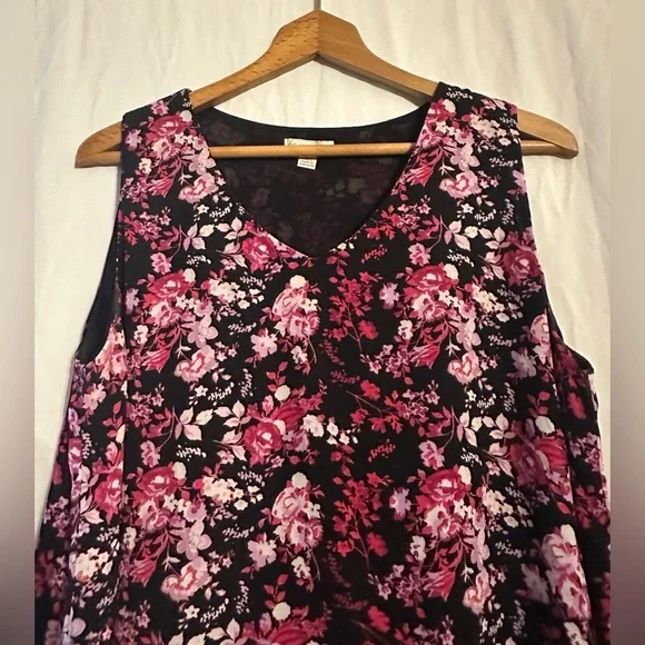 Cato Women’s Floral V-Neck Sleeveless Tank Top size Large Pink and black - Picture 2 of 9
